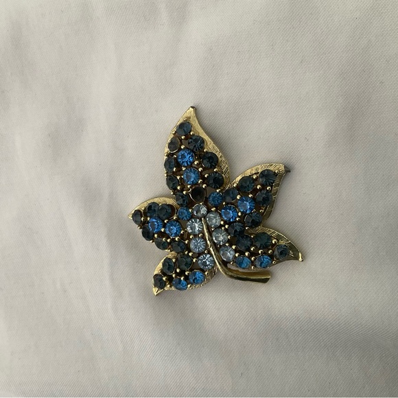 Sarah Coventry Gold and Blue Leaf Brooch - Picture 5 of 5